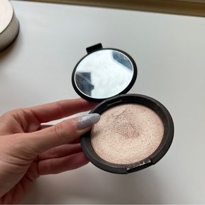 Becca shimmering skin perfector highlighter opal